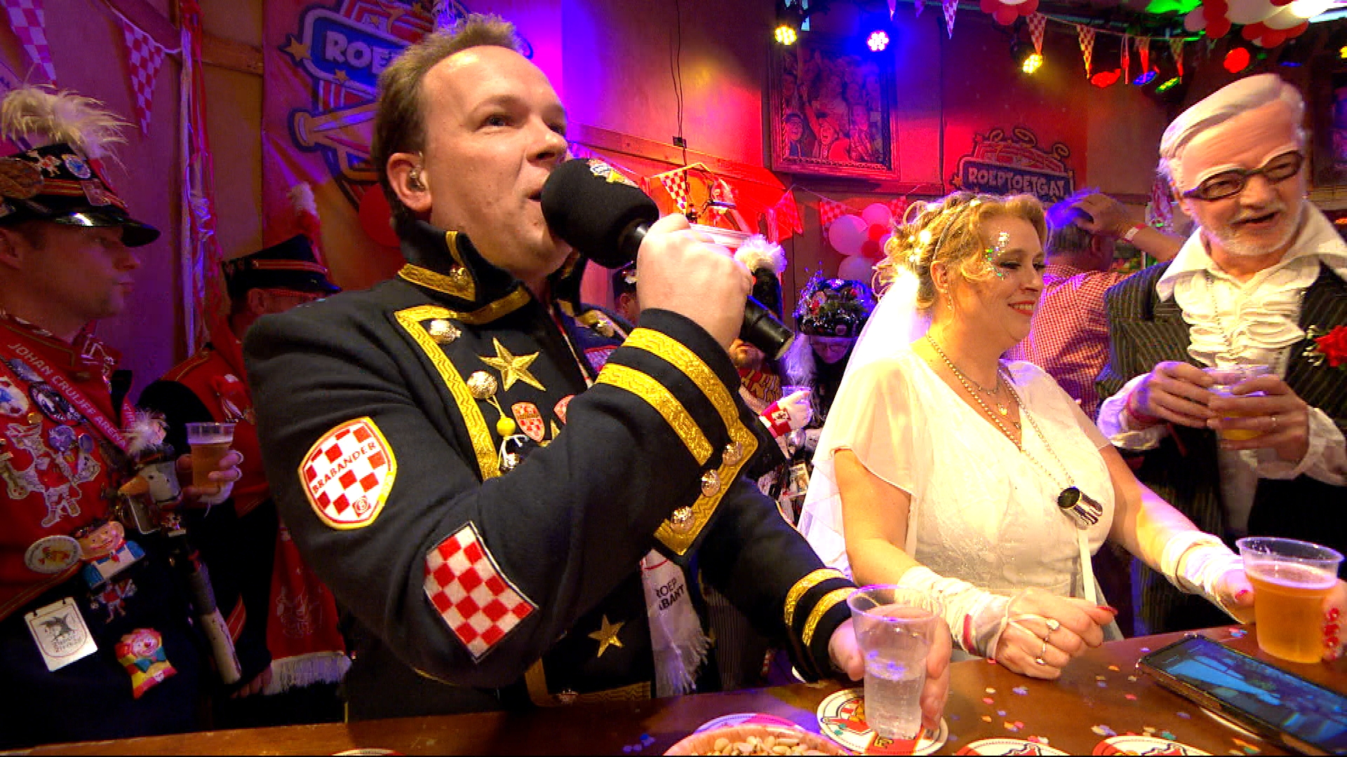 Fijnfisjenie Café LIVE - 19 februari deel 1